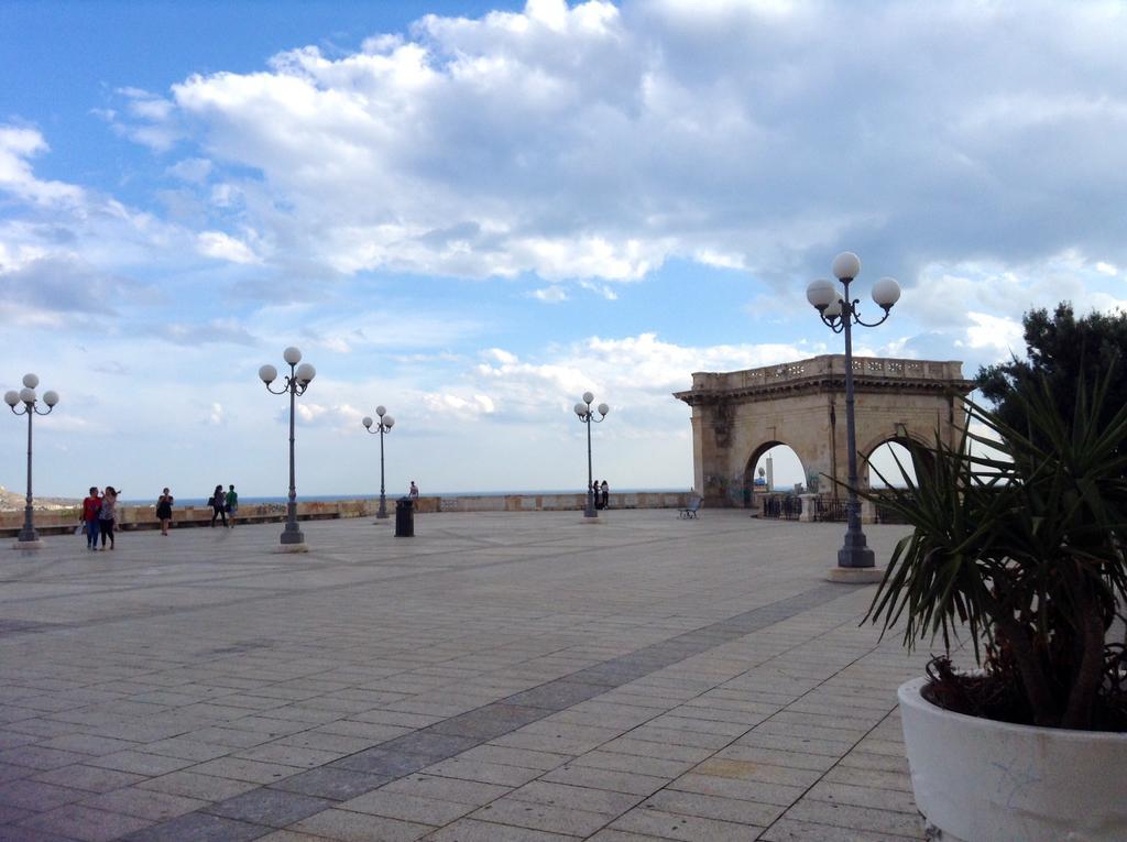 Hotel Due Colonne Кальярі Екстер'єр фото